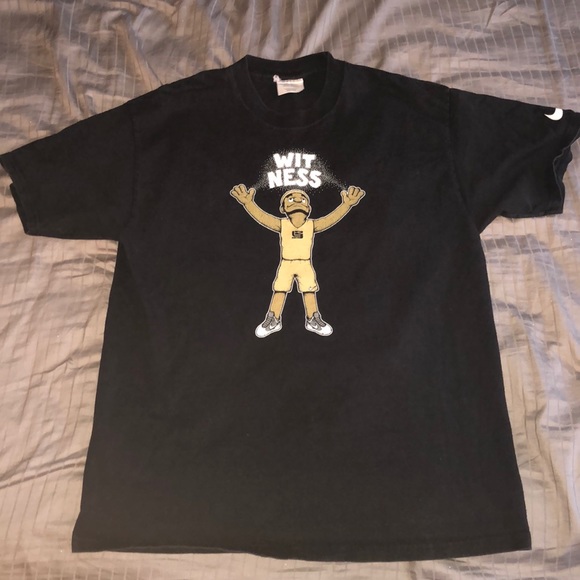 nike men's chalk tee